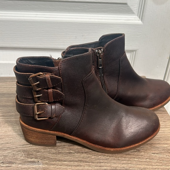 UGG AUSTRALIA VOLTA WOMEN ANKLE BOOTS CHOCOLATE BROWN SIDE ZIPPER SIZE6 - Picture 6 of 11